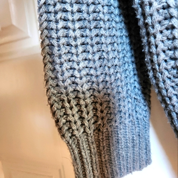 TORRID PLUS SIZE CABLE KNIT PULLOVER WITH KEYHOLE BACK WITH RIBBON TIE- SIZE 00 - Picture 8 of 8